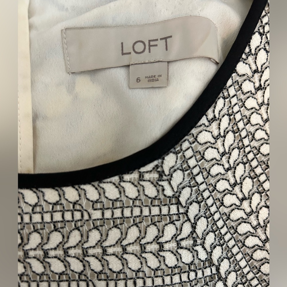 Elegant Lace Sleeveless Dress - Picture 3 of 3